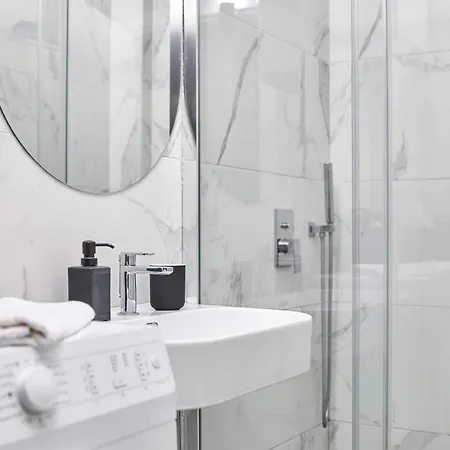 Modern Living - Emberly - Private Parking Novi Sad